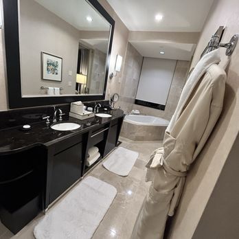 Mandarin Oriental - Hotels Near Me - New York, New York