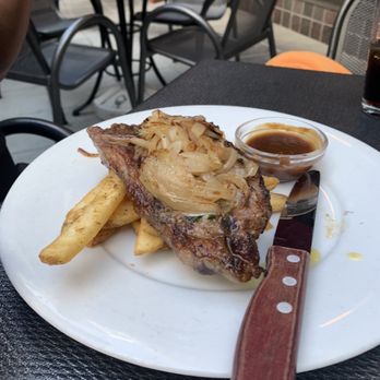 Elephant & Castle - Steak and onions - British Near Me - Seattle, Washington