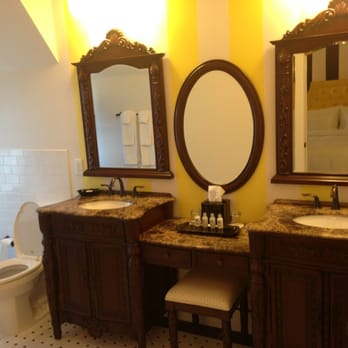 The Patterson Inn - No. 9 bathroom - his & her sinks - Bed & Breakfast Near Me - Denver, Colorado The Patterson Inn - No. 9 bathroom - his & her sinks - Bed & Breakfast Near Me - Denver, Colorado