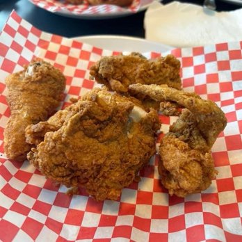 301 Plaza - Fried chicken cooked fresh and it was so good and juicy - Diners Near Me - Middletown, Delaware