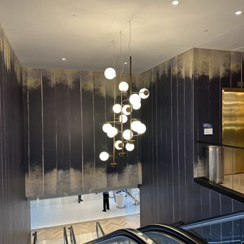 Delta Sky Club - the escalators and escalators - Airport Lounges Near Me - Jamaica, New York
