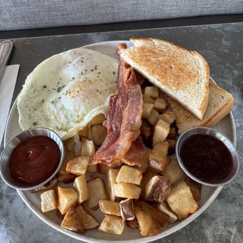 Leeland House - Breakfast plate - Restaurants Near Me - Galveston, Texas Leeland House - Breakfast plate - Restaurants Near Me - Galveston, Texas