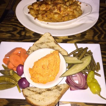 Northern Bell - Mac & cheese and the cheese spread - Beer Bar Near Me - Brooklyn, New York Northern Bell - Mac & cheese and the cheese spread - Beer Bar Near Me - Brooklyn, New York