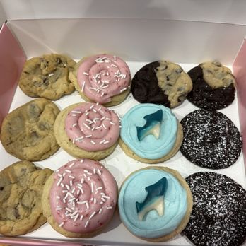 Crumbl - Cottonwood - Party Box - Bakeries Near Me - Albuquerque, New Mexico