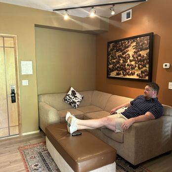 White Buffalo Club - Sitting room - Hotels Near Me - Jackson, Wyoming White Buffalo Club - Sitting room - Hotels Near Me - Jackson, Wyoming