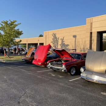 JJ's Restaurant - several classic cars parked in a parking lot - Burgers Near Me - St. Charles, Missouri JJ's Restaurant - several classic cars parked in a parking lot - Burgers Near Me - St. Charles, Missouri