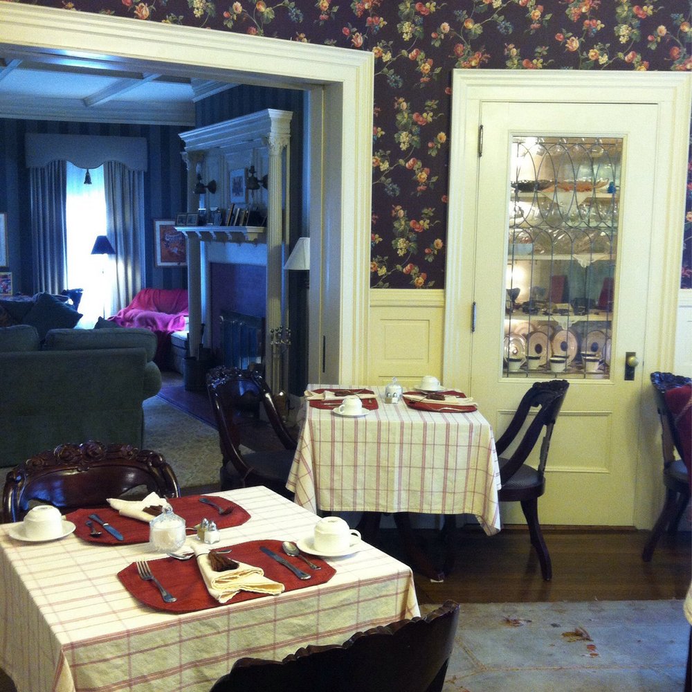 Berry Manor Inn - Dining room - Hotels Near Me - Rockland, Maine Berry Manor Inn - Dining room - Hotels Near Me - Rockland, Maine