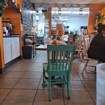Two Chicks Café - CBD - Kitchen and serving area - Breakfast & Brunch Near Me - New Orleans, Louisiana Two Chicks Café - CBD - Kitchen and serving area - Breakfast & Brunch Near Me - New Orleans, Louisiana