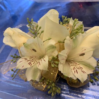 Ivywood Florist - Homecoming Corsage for Daddy's Lil Girl - Florists Near Me - Enterprise, Alabama Ivywood Florist - Homecoming Corsage for Daddy's Lil Girl - Florists Near Me - Enterprise, Alabama
