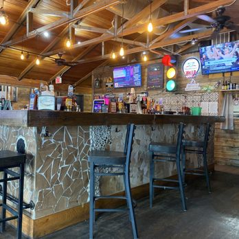 Drews Brews And Grille - The bar - New American Near Me - Melbourne, Florida