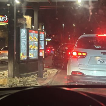 Raising Cane's Chicken Fingers - Drive thru line was full but fast - Fast Food Near Me - Clovis, California
