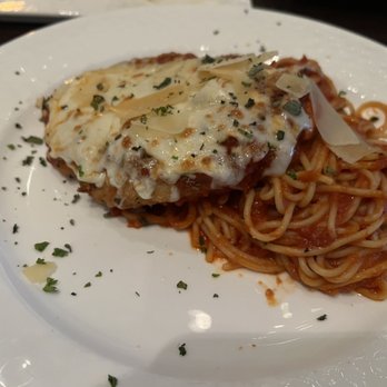 Varia - Chicken parmigiana - Italian Near Me - Norfolk, Virginia