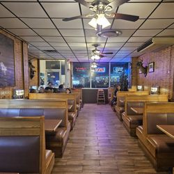 Jimmies Pizza - West Harford - Lots of seating , liked that in this place
