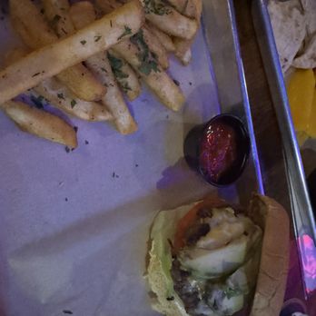 Suite B Bar - Avocado burger - Chicken Wings Near Me - Oklahoma City, Oklahoma Suite B Bar - Avocado burger - Chicken Wings Near Me - Oklahoma City, Oklahoma