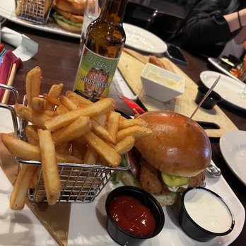 Harry Caray's 7th Inning Stretch - Fried Chicken Sandwich with French Fries - American Near Me - Chicago, Illinois