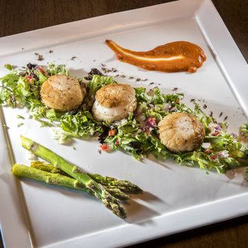 Amiraj Modern Indian Kitchen - Tawa Scallop appetizer - Bars Near Me - Williamsburg, Virginia