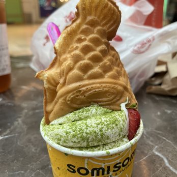 Somisomi - Strawberry soft-serve with taiyaki and custard - Desserts Near Me - Santa Clara, California