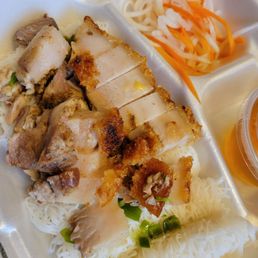 Crispy Pork Belly with Rice Vermicelli Sheets Crispy Pork Belly with Rice Vermicelli Sheets