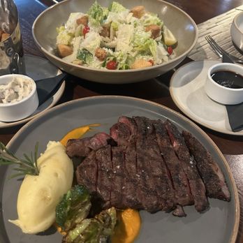 Skye Avenue Kitchen & Lounge - Canadian (New) Near Me - Surrey, British Columbia