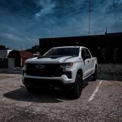 Dave Hallman Chevrolet - 2022 Chevrolet Silverado Trailboss LT