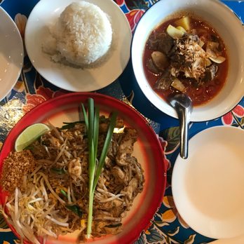 Si Lom Thai Bistro - Thai Near Me - Toronto, Ontario Si Lom Thai Bistro - Thai Near Me - Toronto, Ontario