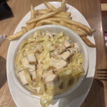 BJ's Restaurant & Brewhouse - Pizza Near Me - Sacramento, California