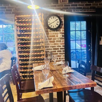 Bistro Mistral - French Near Me - Houston, Texas