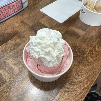 Chill Nitro - Strawberry ice cream - Ice Cream & Frozen Yogurt Near Me - Winston-Salem, North Carolina
