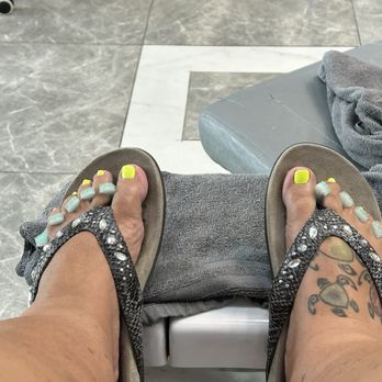 Lee Spa & Nails - My new color - Nail Salons Near Me - Jacksonville, North Carolina