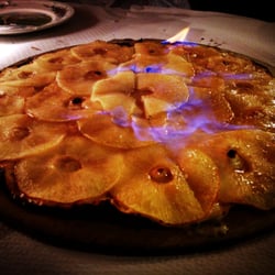La Petite Auberge - Flammbierter Apfel-Calvados-Flammkuchen