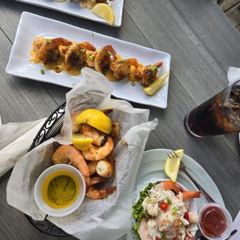 Buzz's Lighthouse Inn and Restaurant - Whole spread - Seafood Near Me - Naples, Florida