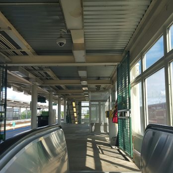 CTA Halsted - Trains Near Me - Chicago, Illinois