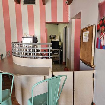 Tedi's Olde Tyme Ice Cream - the interior - Ice Cream & Frozen Yogurt Near Me - St. Augustine, Florida