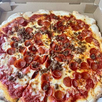 Farrelli’s Pizza - 16" Perfect Pepperoni Pizza with sausage - Pizza Near Me - Tumwater, Washington