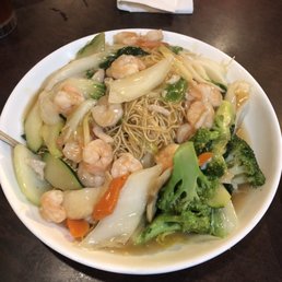 House chow mein with crunchy noodles House chow mein with crunchy noodles