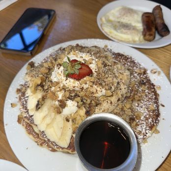 Jongewaard's Bake n Broil - Banana Nut Pancakes - American Near Me - Long Beach, California