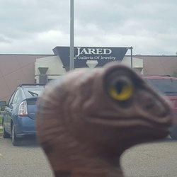 Jared The Galleria of Jewelry - Bob the Raptor Says "Mammals who like to wear metal and rocks come here."
