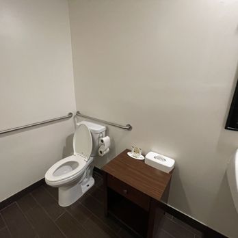 Howard Johnson by Wyndham Quincy - Hotels Near Me - Quincy, Massachusetts Howard Johnson by Wyndham Quincy - Hotels Near Me - Quincy, Massachusetts