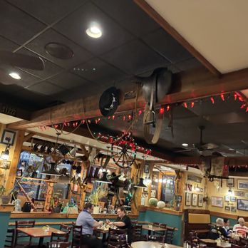 Gemato's Wood Pit BBQ - Restaurant interior - Barbeque Near Me - Naperville, Illinois