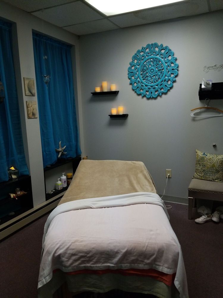 Sea Breeze Massage Logo
