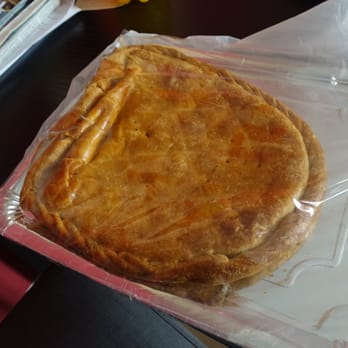 Dia de Mercado - stuffed tuna bread, it was sooooooooooo good. For 12€ - Farmers Market Near Me - Madrid, M