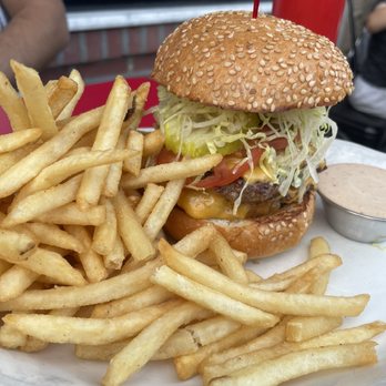 Bernie's - Deluxe Cheeseburger - New American Near Me - Brooklyn, New York
