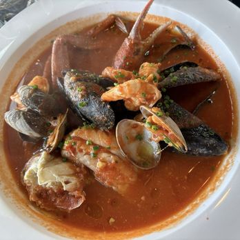 Marina Seafood Dockside Patio - Cioppino - Seafood Near Me - Berkeley, California