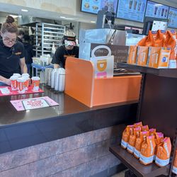 Dunkin' - Friendly staff who helped me!