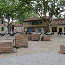 Ô Paisible - Place du restaurant en mai 2015
