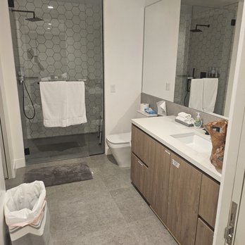Pearl Wellness Center - Bathroom - Home Health Care Near Me - Los Angeles, California
