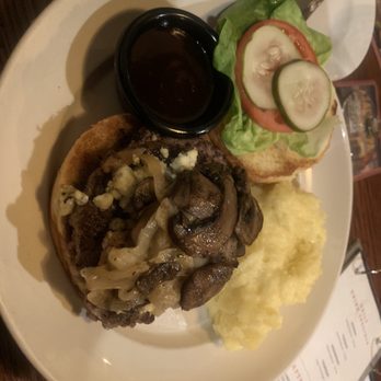 Cobblestone Zionsville - Creekstone Black Angus Burger with mashed potatoes - Bars Near Me - Zionsville, Indiana Cobblestone Zionsville - Creekstone Black Angus Burger with mashed potatoes - Bars Near Me - Zionsville, Indiana