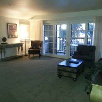 WorldMark Clear Lake - Spacious living room heading toward Balcony - Hotels Near Me - Nice, California WorldMark Clear Lake - Spacious living room heading toward Balcony - Hotels Near Me - Nice, California