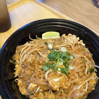 Spice & Spoon - Chicken pad Thai - Thai Near Me - Torrance, California