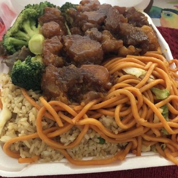 Foodland - a plate of noodles, meat and broccoli - Mexican Near Me - Los Angeles, California Foodland - a plate of noodles, meat and broccoli - Mexican Near Me - Los Angeles, California